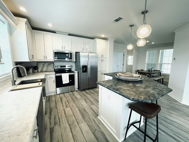 Building Photo - 34628 Ballyhoo Dr