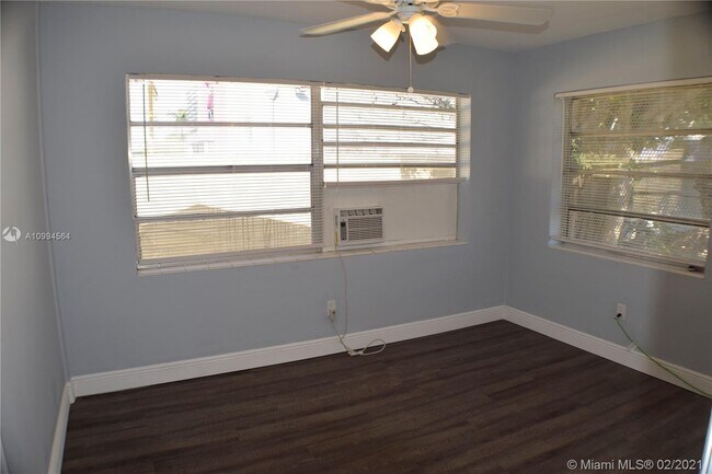 Building Photo - 3070 NW 9th Ave