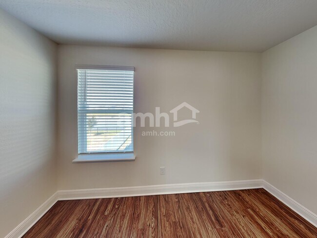 Building Photo - 1158 Sky Lks Dr