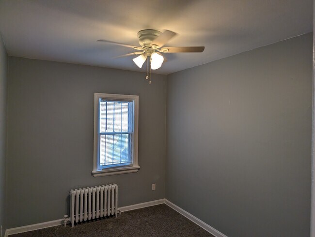 Building Photo - Renovated 3BR/1.5BA | 1,200 Sq Ft | Pet Fr...