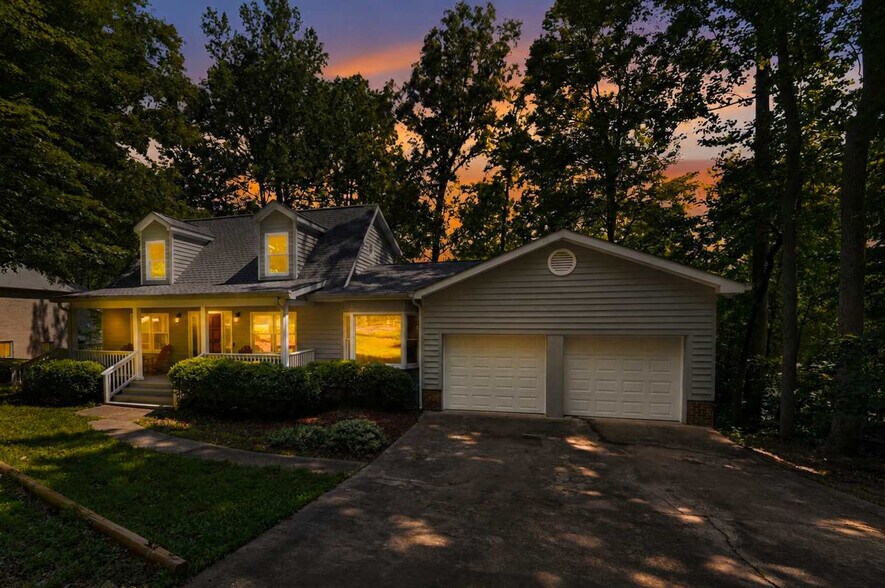 Building Photo - 7953 Woodhill Cove Ln