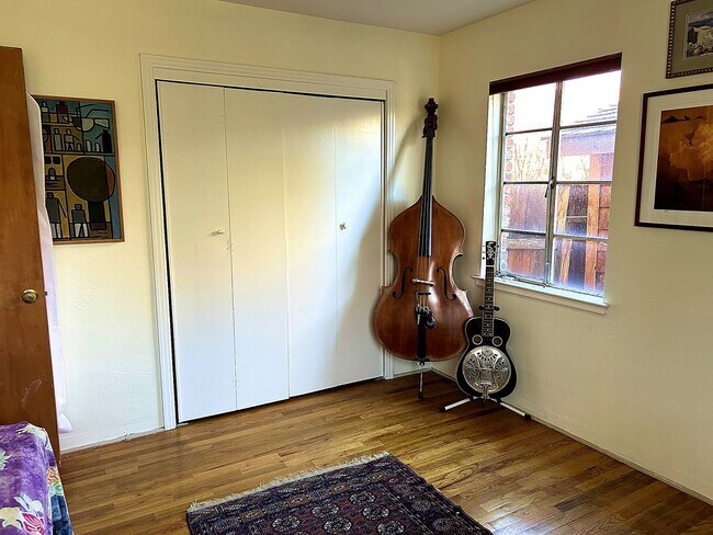 Building Photo - Beautiful Old Southwest Reno Home with Huge Private Yard