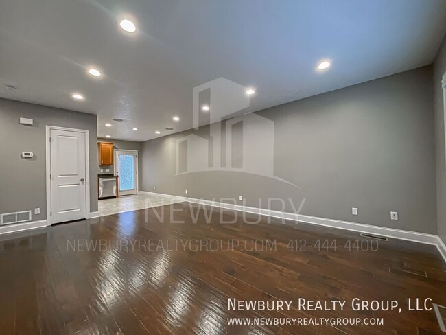 Building Photo - 2 Bedroom, 2.5 Bath Townhome - Discover th...