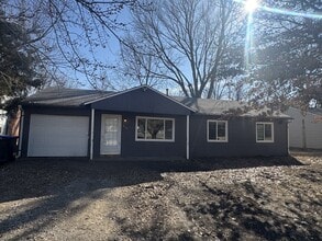 Building Photo - 919 SW Croix Pl