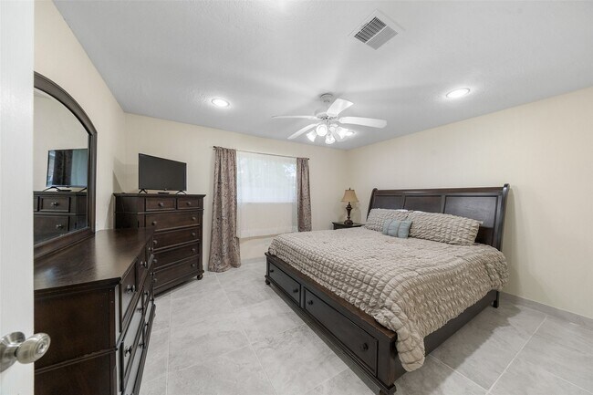 Building Photo - 14702 Westway Ln