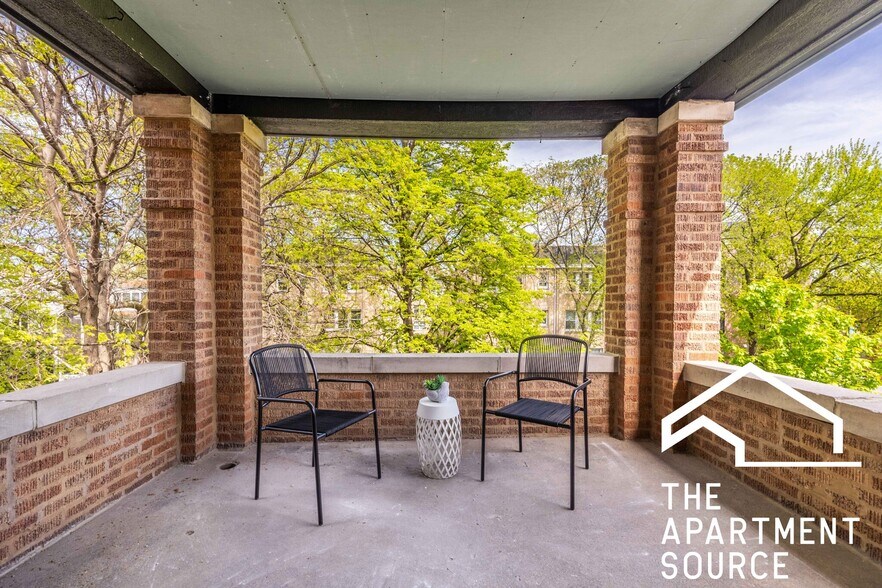 Building Photo - 4410 N Greenview Ave