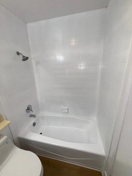 Building Photo - 1321 N Vista St