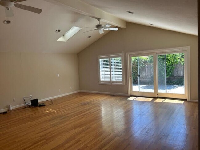 Building Photo - Beautiful Home with multiple upgrades!