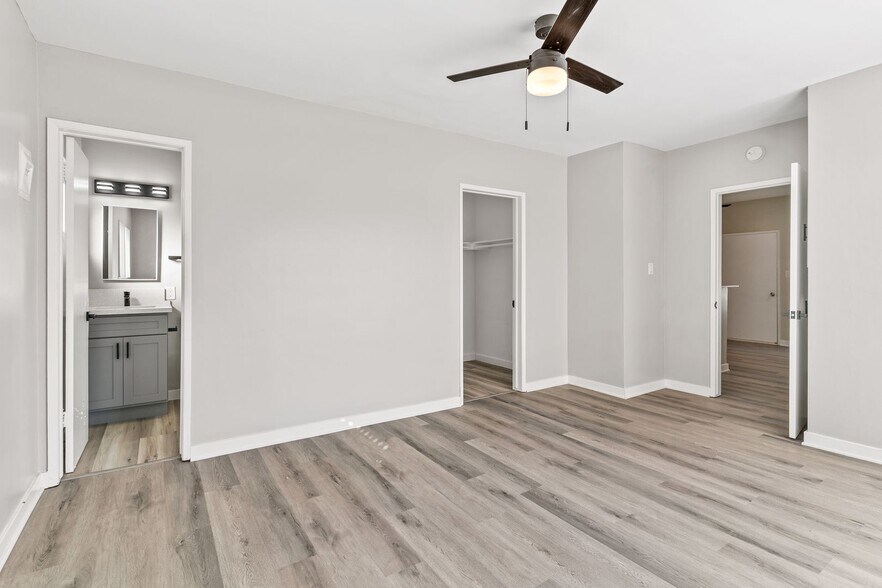 Building Photo - 1655 W Malvern Ave