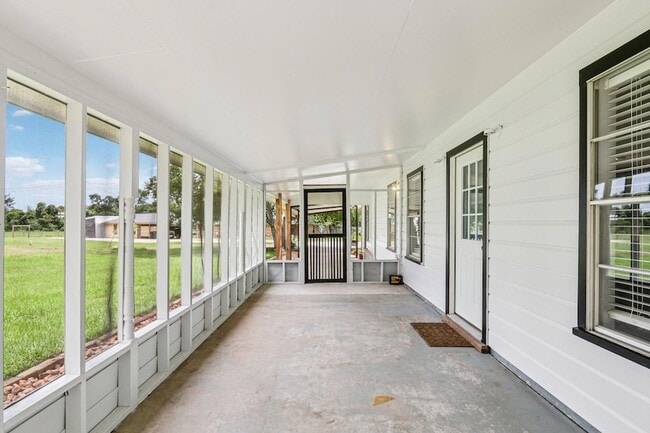 Building Photo - 755 E Bellville St