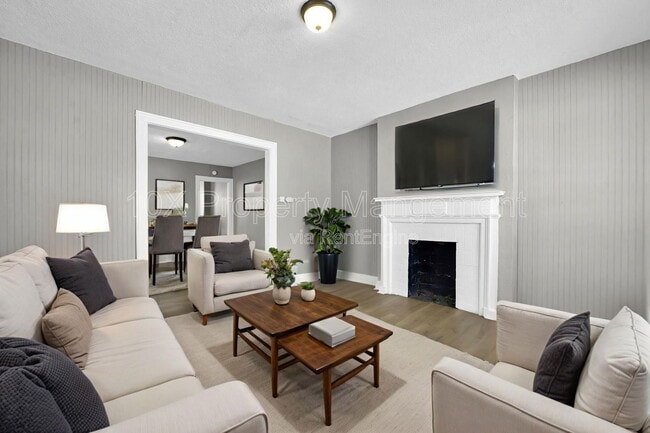 Building Photo - 1097 E 21st Ave