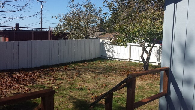 Building Photo - Mckinleyville House with South Facing Yard!