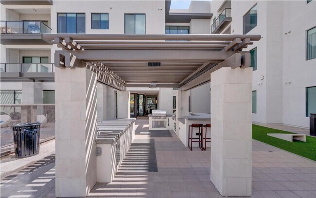 Building Photo - 7300 E Earll Dr
