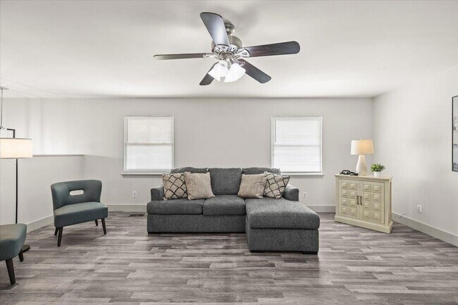 Building Photo - 9121 Potomac Dr