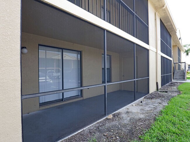 Building Photo - 5321 Summerlin Rd