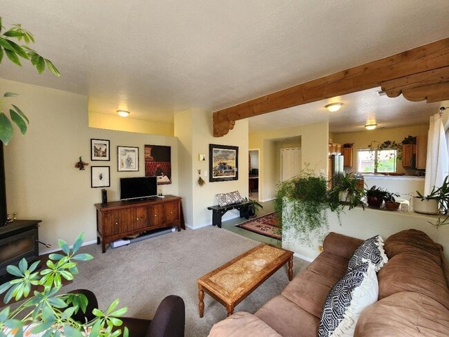 Building Photo - 4028 Paseo del Sol