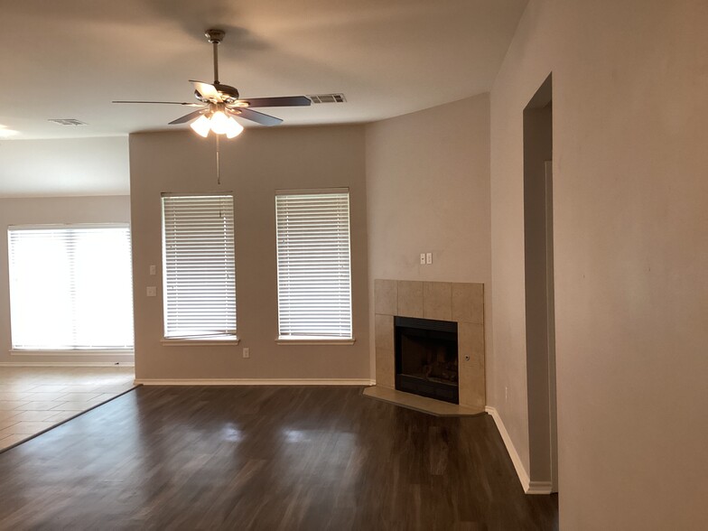 Building Photo - 14717 S Harvey Ave