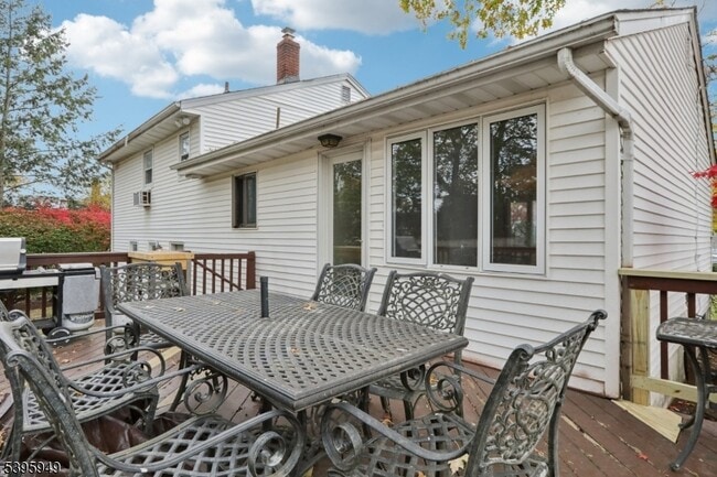 Building Photo - 145 Vivian Ave