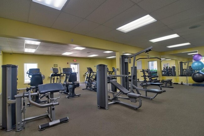 Building Photo - 4900 Brittany Dr S