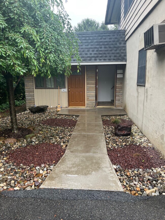 Building Photo - 3405 Sullivan Trl