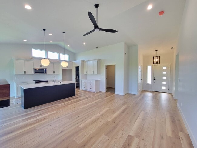 Building Photo - 4705 Corinth Dr