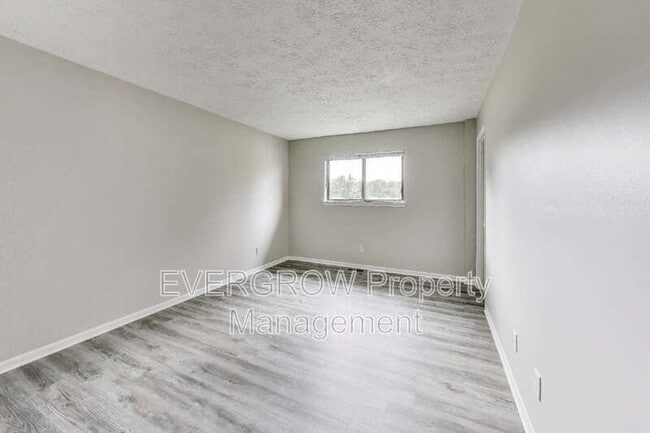Building Photo - 9455 Huggin Hollow Rd