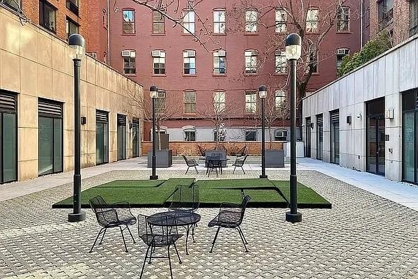 Building Photo - 540 W 28th St