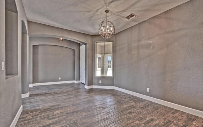 Building Photo - 14284 W Woodbridge Ave