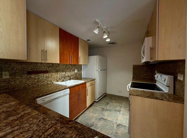 Building Photo - 2451 Brickell Ave