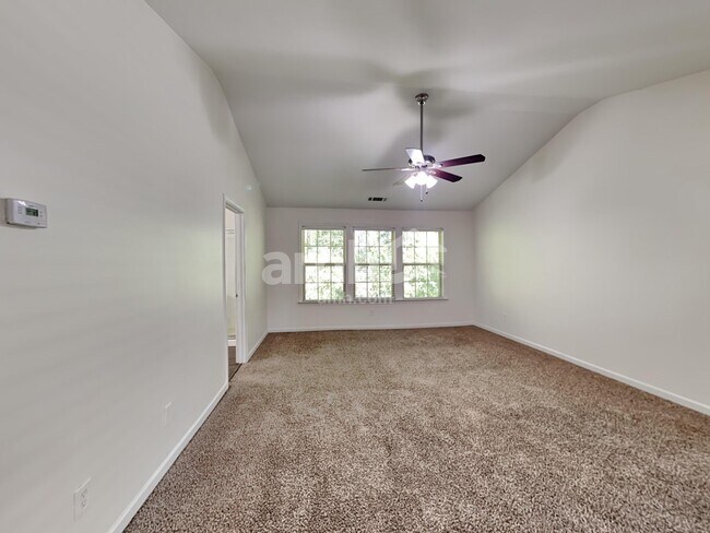 Building Photo - 781 Sonoma Dr SW