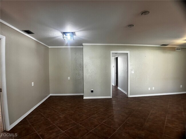 Building Photo - 1263 Caloosa Dr