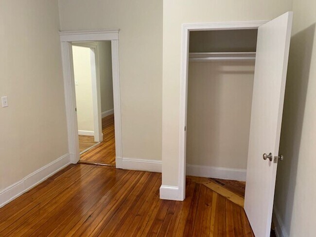 Building Photo - 3BR or 4BR near B/C trains, Wash Sq, heat ...