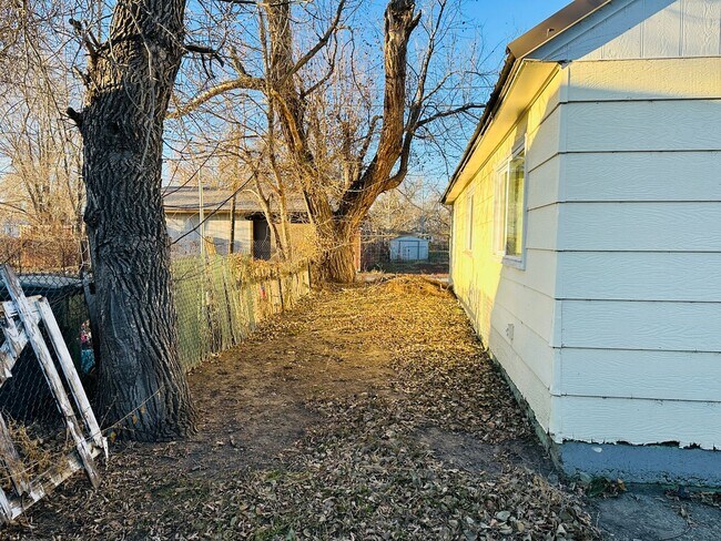 Building Photo - 720 1/2 S. 32nd St.