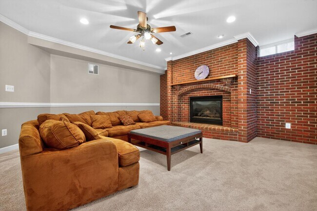 Building Photo - 401 Hilton Head Ct
