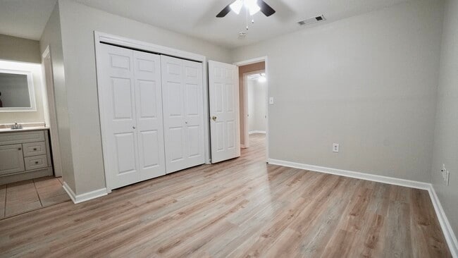 Building Photo - 105 Foxbriar St