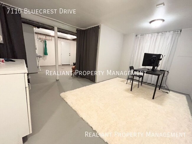 Building Photo - 7110 Bluecrest Dr