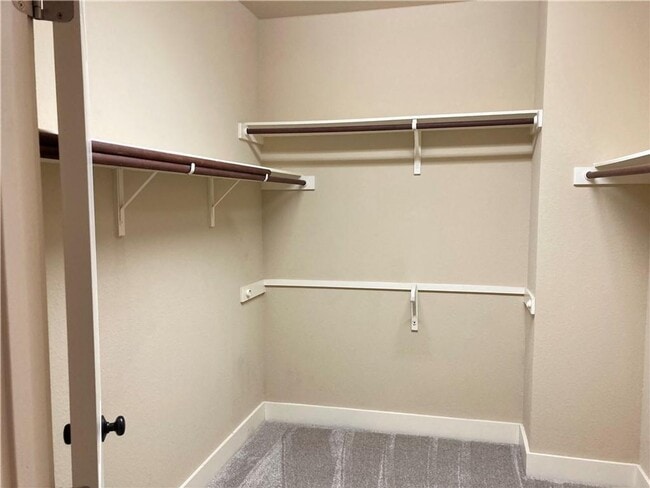 Building Photo - Spacious unit at Sunset Ridge Condos in Tw...