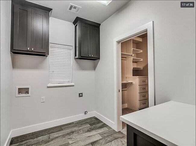 Building Photo - 2605 NE 14th St