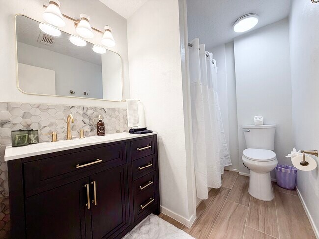 Building Photo - 29 Pinewood Forest Ct