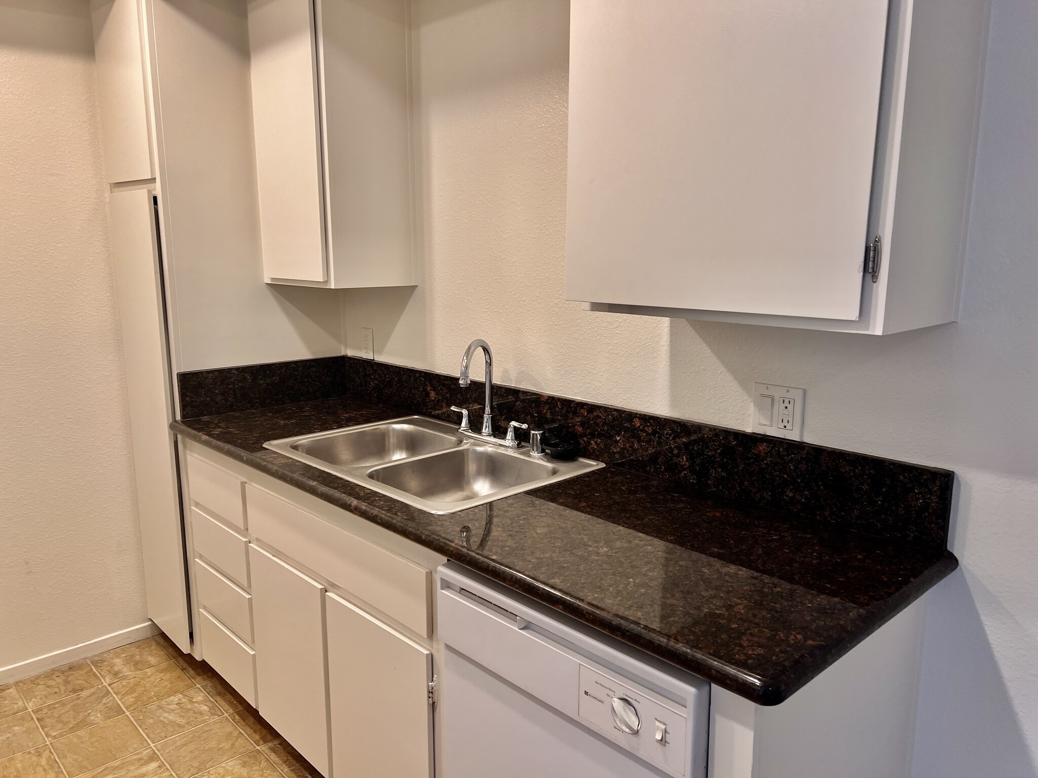 Building Photo - 10232 Black Mountain Rd