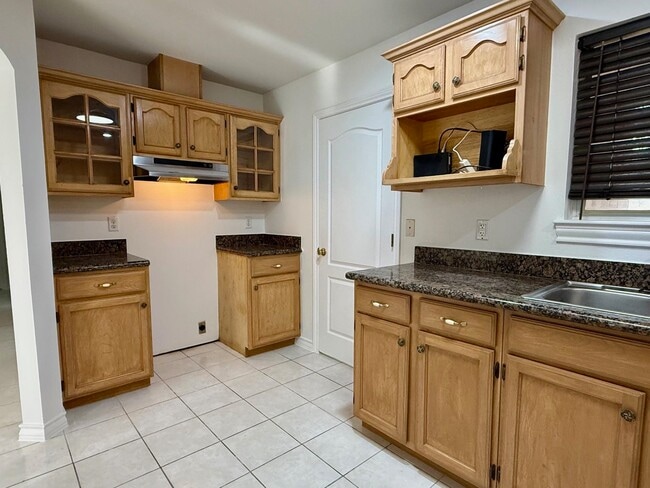 Building Photo - 12613 River Bend Cir