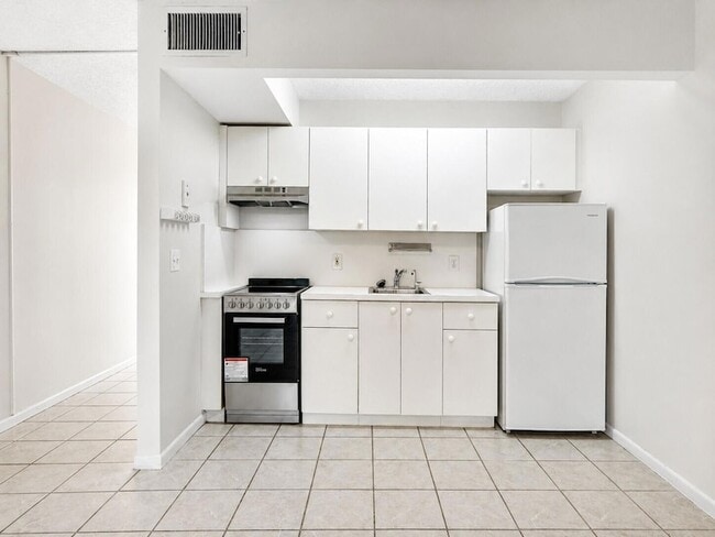 Building Photo - 1400 SW 124th Terrace