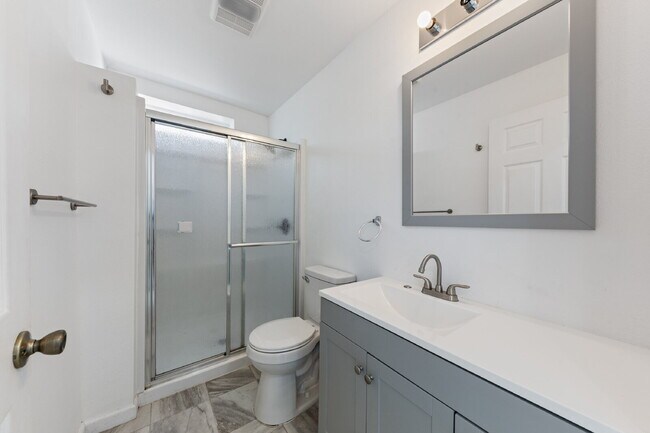 Building Photo - Updated Duplex