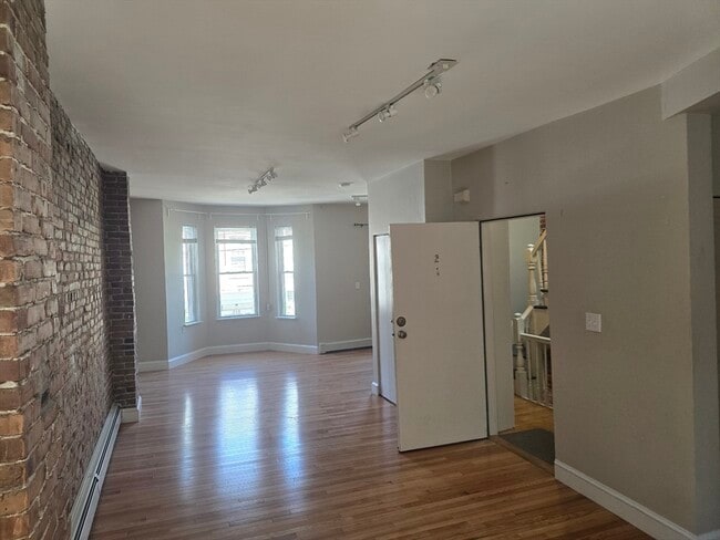 Building Photo - 319 Spruce St