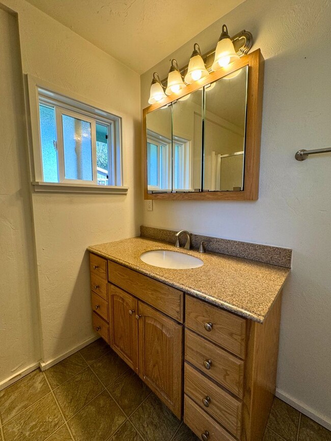 Building Photo - (HAR) South Eugene 4 bedroom/2 bath Home