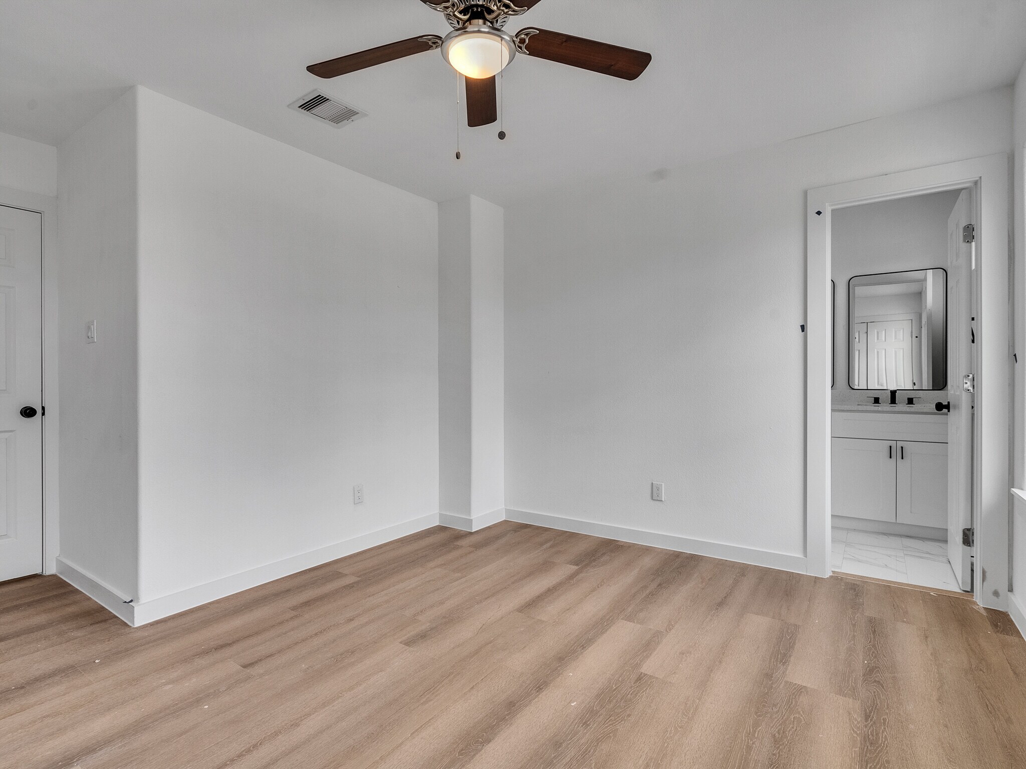 Building Photo - 8631 Homewood Ln