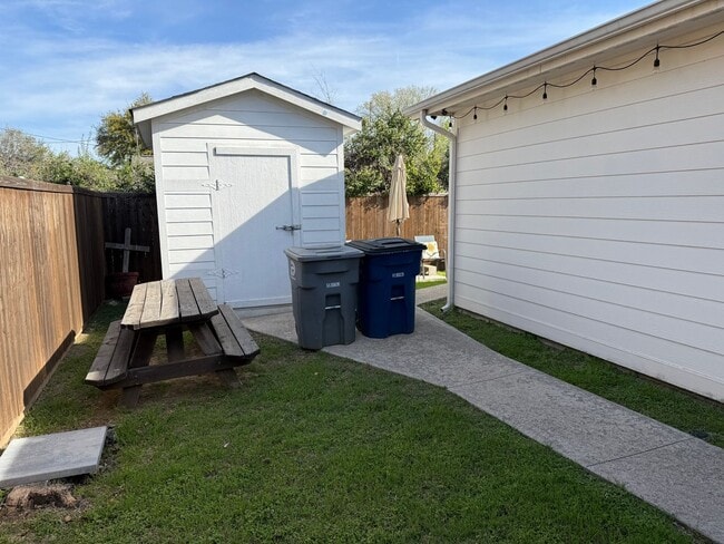 Building Photo - 2727 Choice St