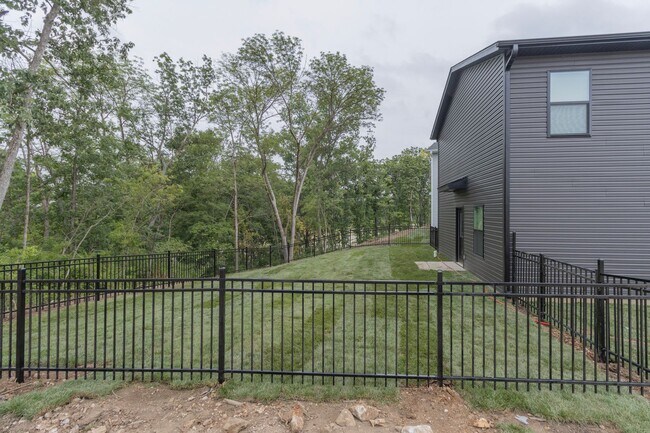 Building Photo - 729 Ella Dr
