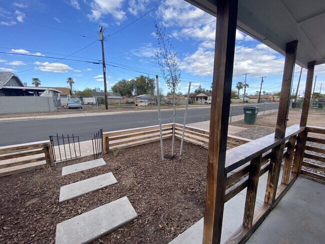 Building Photo - 433 N 14th St