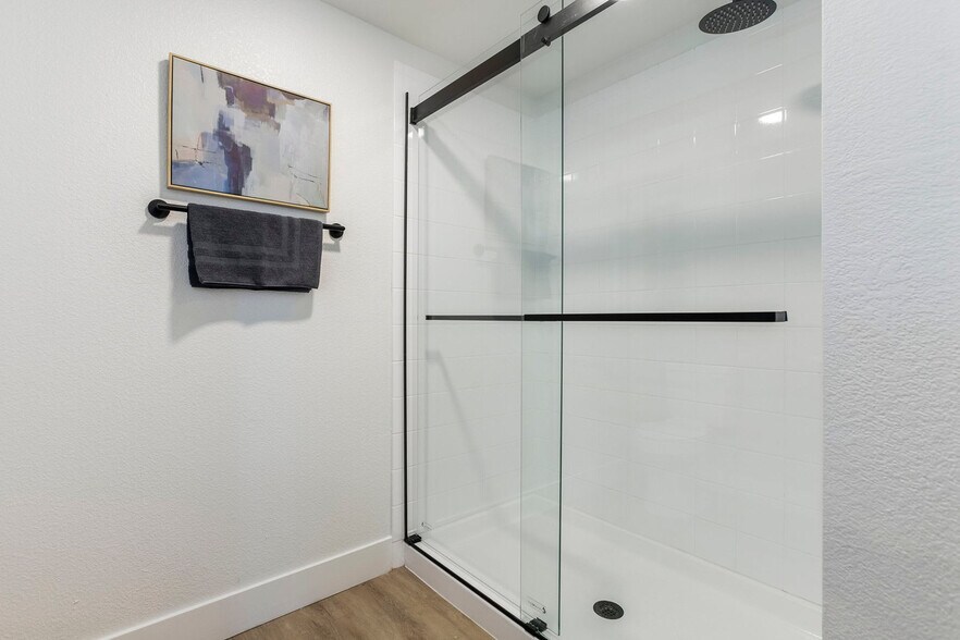 Building Photo - 15608 N 71st St